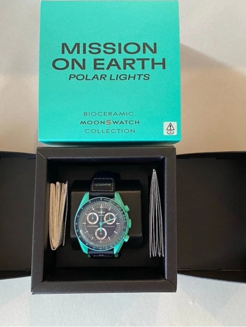 OMEGA X SWATCH MoonSwatch Mission on Earth Polar Lights SO33L103